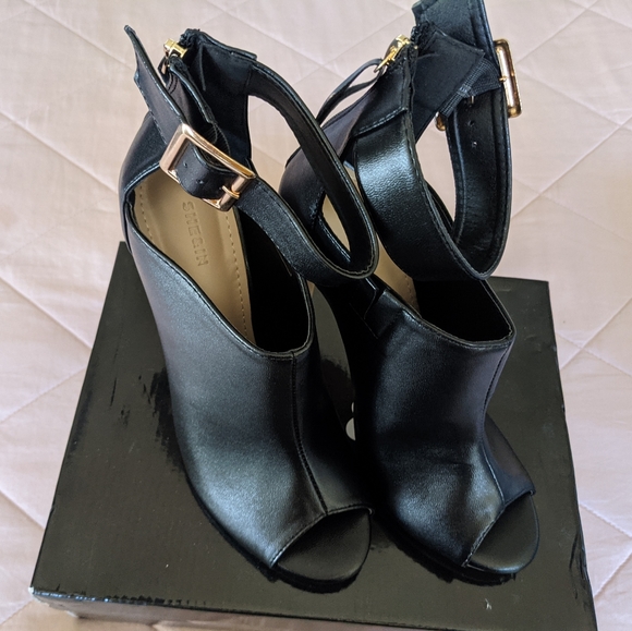 Ankle boots - Picture 1 of 7